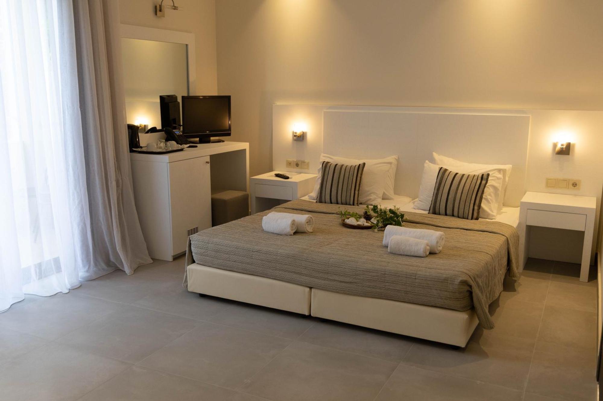 Eva Mare Hotel & Suites - Adults Only Agia Pelagia  Bagian luar foto